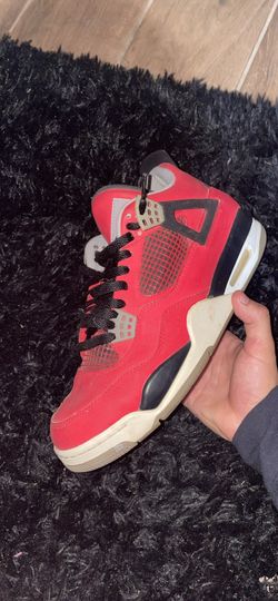 Jordan 4s