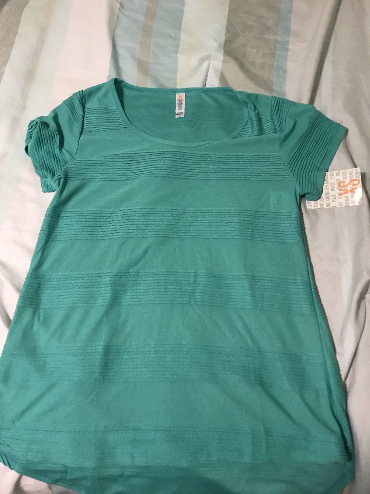 NWT Lularoe XS Classic T