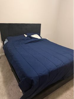 Queen bed frame/mattress