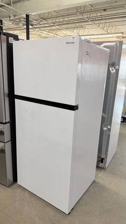 Hisense White Top-Freezer Refrigerator