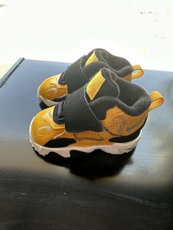 Yellow Nike Turfs 4c