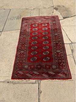 2  different size rugs In excellent condition    39.00 each