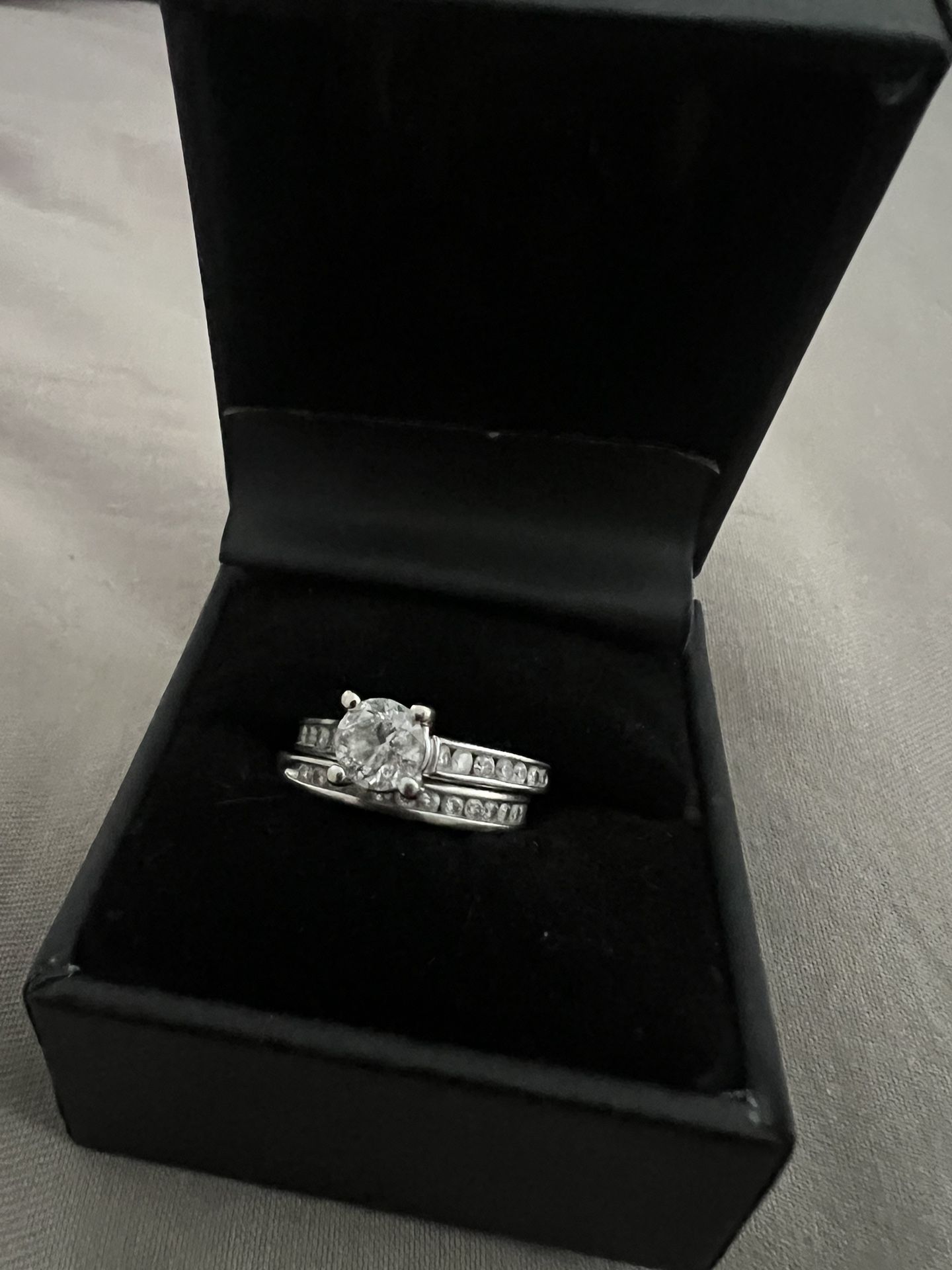 DIAMOND WEDDING RING ***