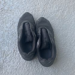 Black Air Max’s For Sell
