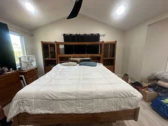 King Bed w/Huge Headboard