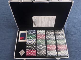 Selling Fastt💨 Poker Chips Set Amazing Deal!