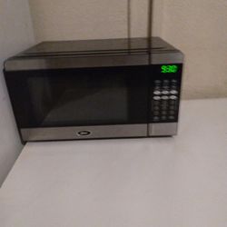 Oster Microwave Oven. for Sale in Long Beach, CA - OfferUp