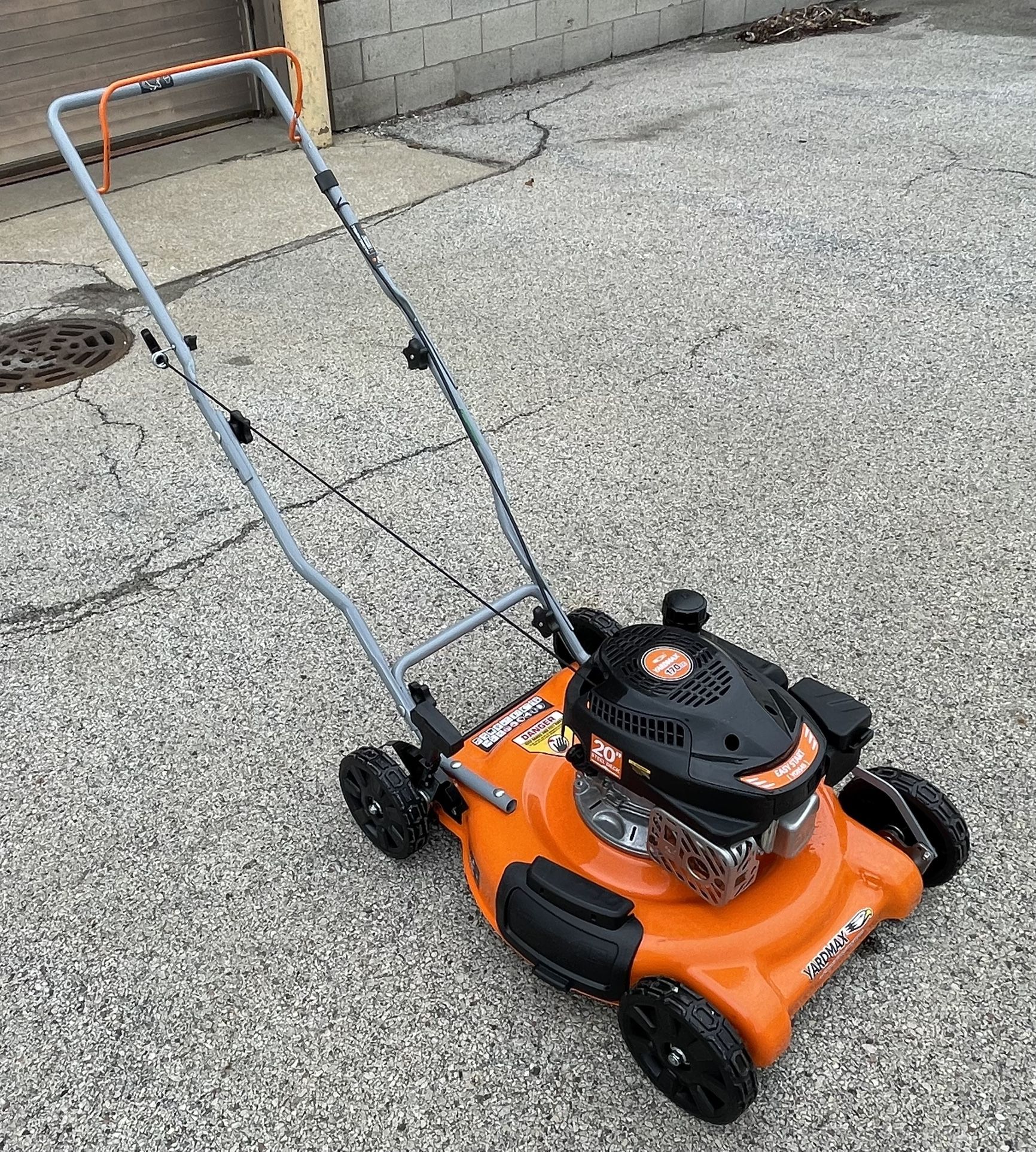 YARDMAX LAWN MOWER FOR SALE $180 OBO LOCAL PICK UP ONLY!