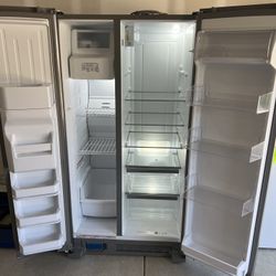 Whirlpool Refrigerator With Ice And Water Dispenser