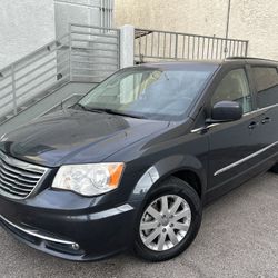 2014 Chrysler Town And Country Mini Can 