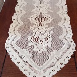 5 Piece Lacey Table Runners/Placemats