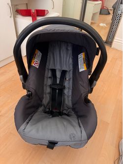 Evenflo Embrace Infant Car Seat (No base) Expires 2030, Great condition