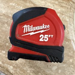 milwaukee 25 measuring tape 