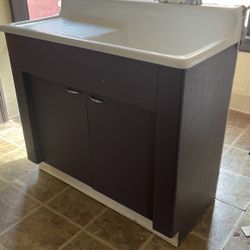 Vintage Sink All Water Lines And Hookups Are On 