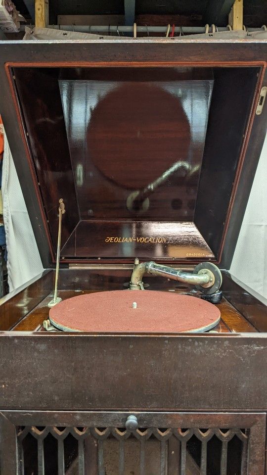 Graduola Aeolian-Vocalion Phonograph Player