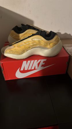 Yeezy 700 monosafflower