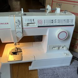 Singer Sewing Machine Model 9032