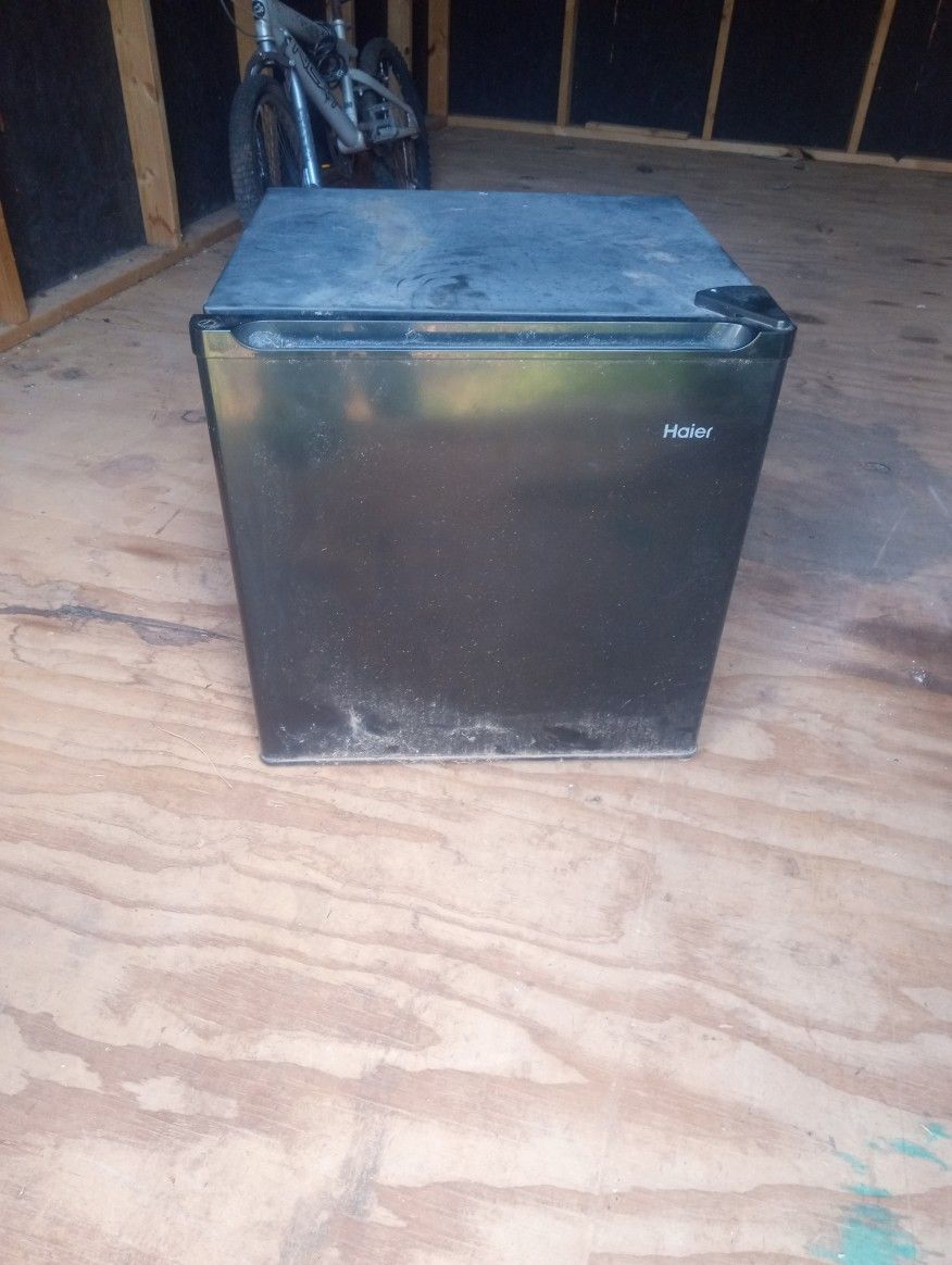 Haier Mini Fridge