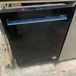 Kitchen Aid Dishwasher In Glossy Black new Open Box