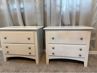 Set of 2 White Nightstands – 2 Drawers Each