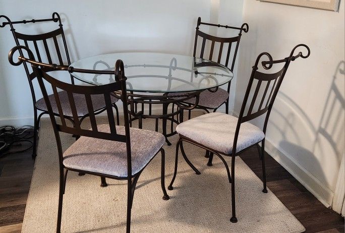 Round Dining Table Set