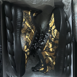 Versace chain reaction