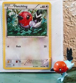 Pokemon Fletchling card + figurine