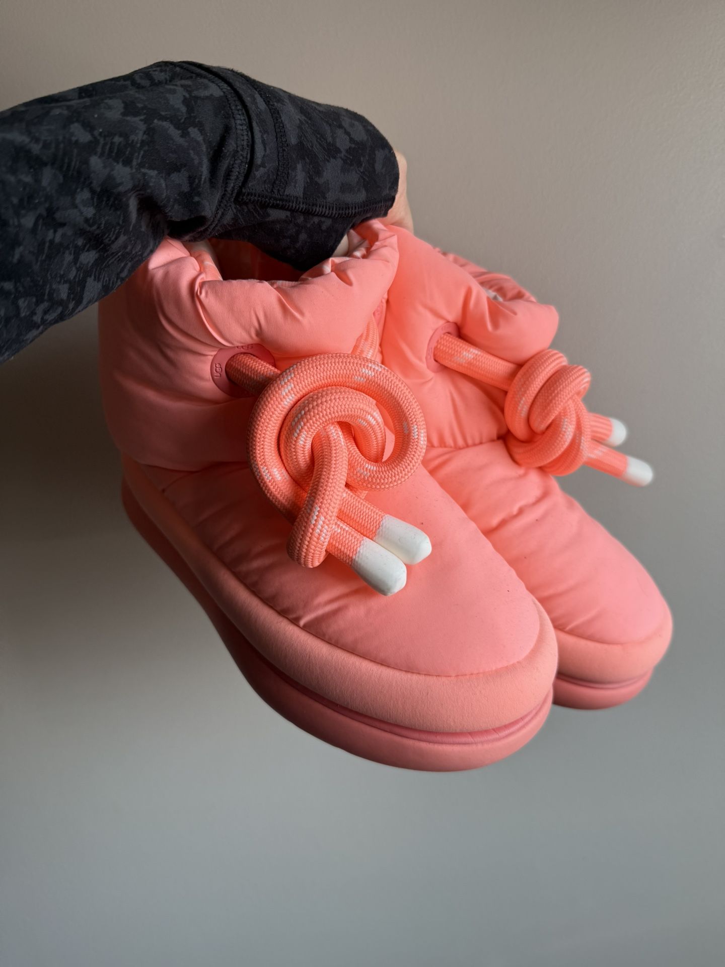 UGG Classic Maxi Short Boot Sz 6/6.5