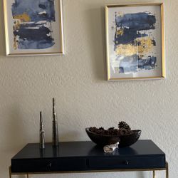 entry table with decor