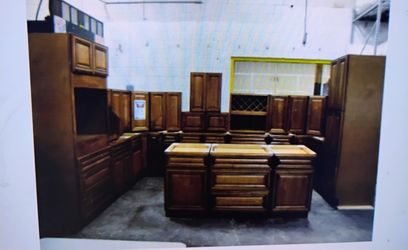 BRAND NEW GHI SEDONA CHESTNUT KITCHEN