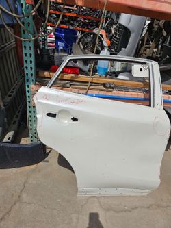 Toyota venza right rear door Oem