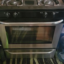 Frigidaire Gas Stove And Over The Range Microwave 
