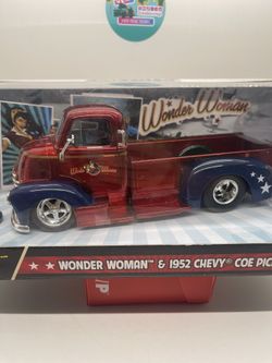 Jada Toys - Camion Pickup Chevy 1952 Wonder Woman - Modèle 1:24 - Figurine Incluse