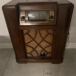 Silver tone Radio With Tuning Wheel