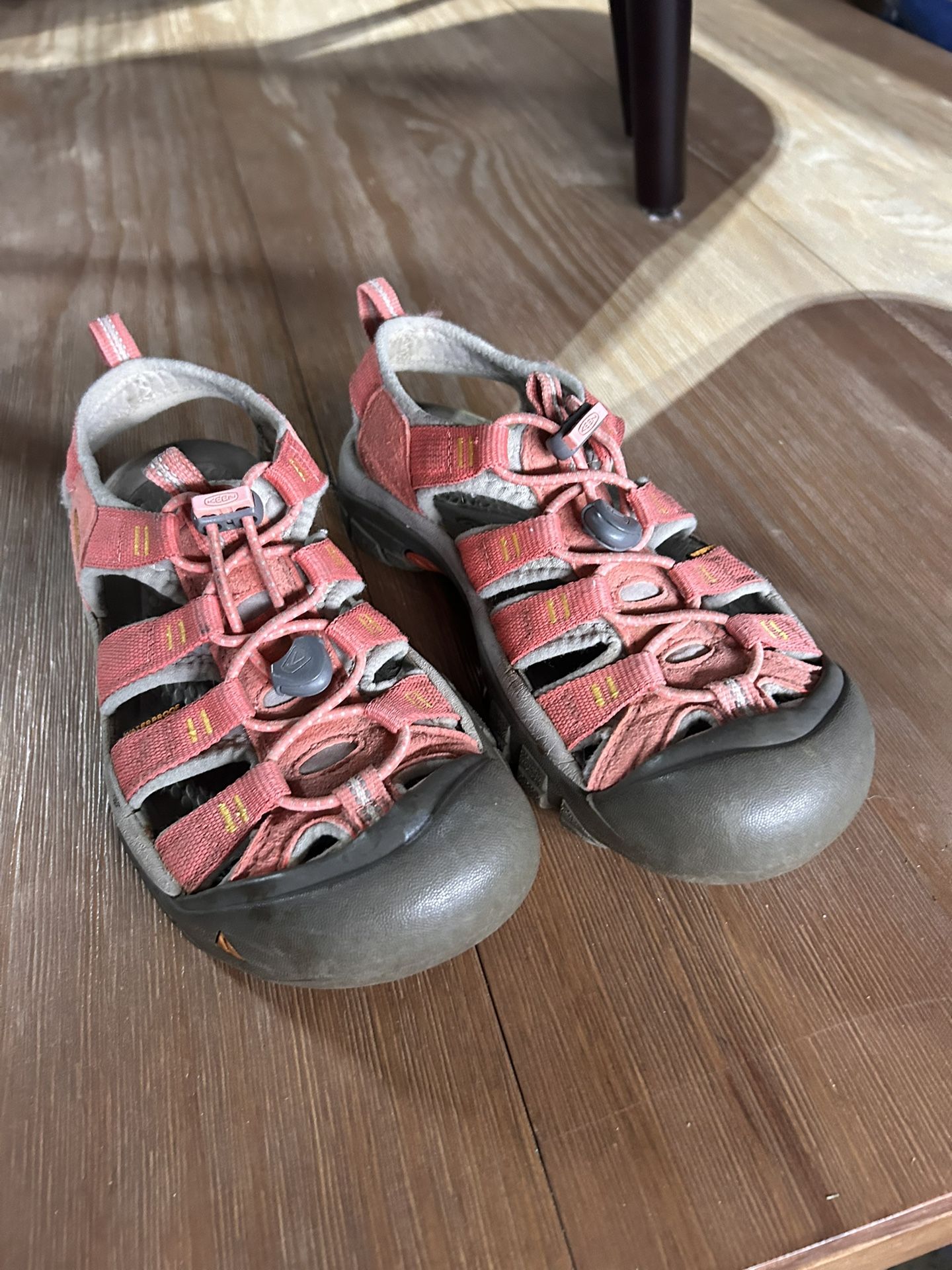 KEEN women’s pink Breathable outdoor athletic hiking sandal-Size 6.5