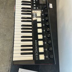 Akai Advance 49