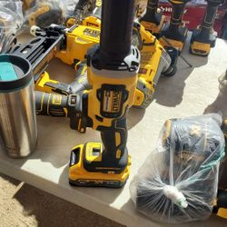 DEWALT
20V MAX Cordless Brushless 1-
1/2 in. Variable Speed Die
Grinder (Tool Only)