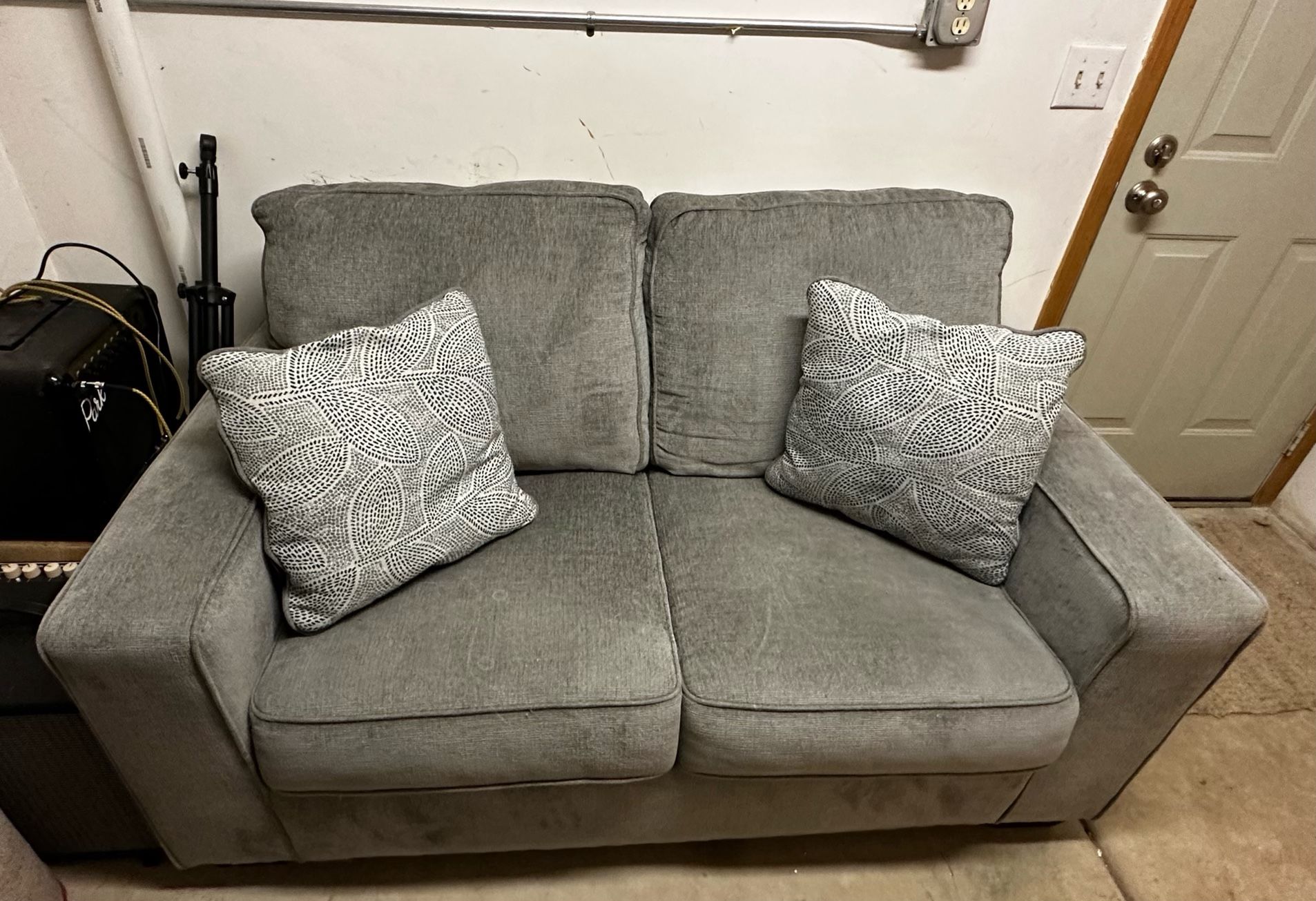 Couch Set With Pillows 