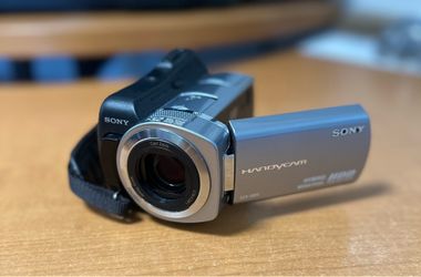 Sony Handycam DCR-SR85 Hybrid + Accessories