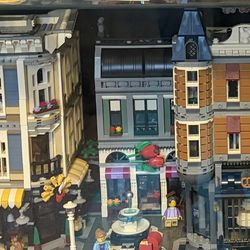 Lego: creator assembly square (retired Lego)