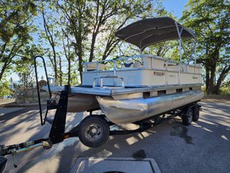 2006 Sun Tracker 20’ Party Barge Pontoon -Restored - Fast Sale