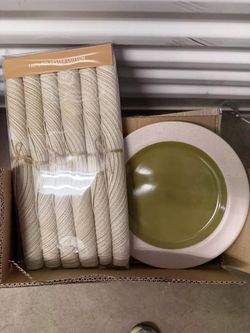 New EOXIMUR 6-Piece Dinner Set – Plates + Placemats – $25  