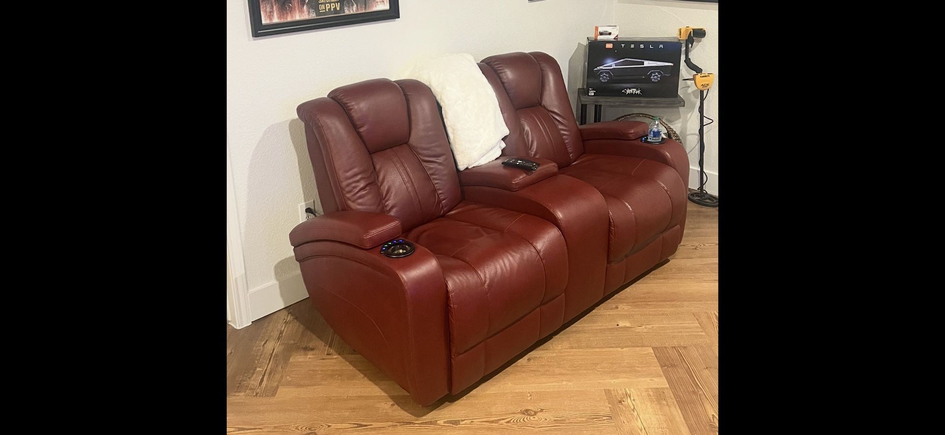 Red (Theater Style) Electric Reclining Couch