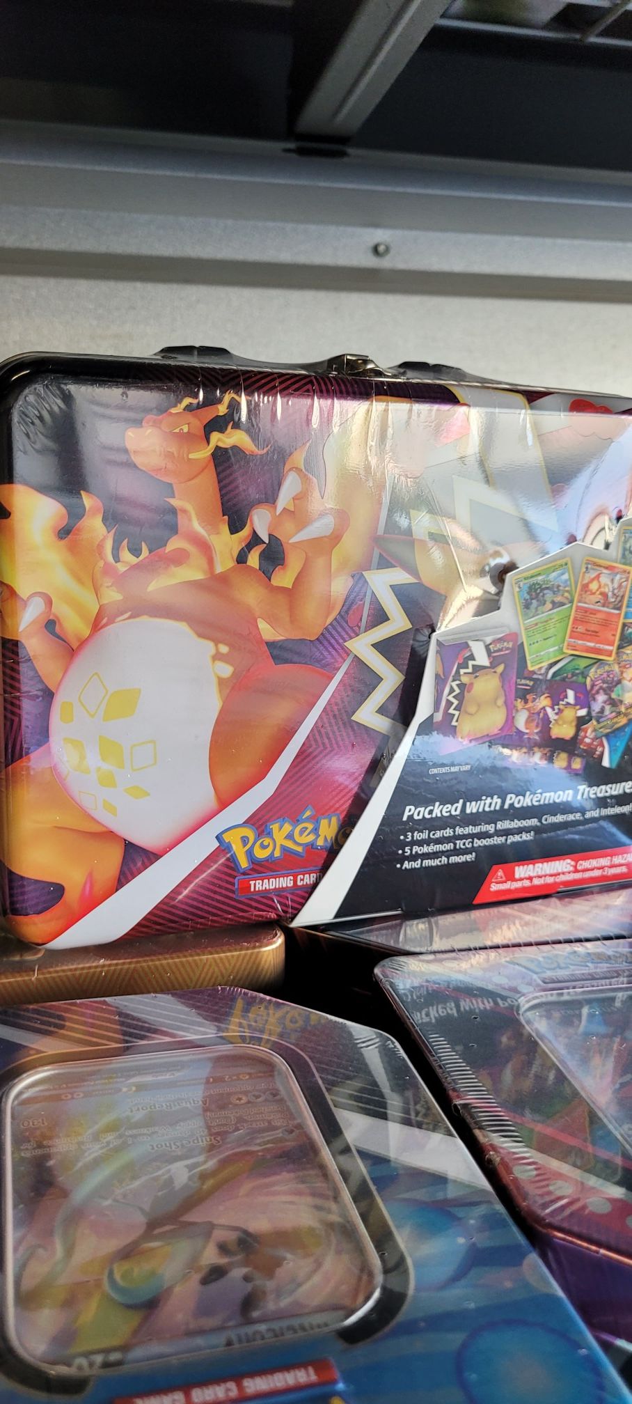Pokemon 2020 Collectors Chest Tin /Box Vivid Voltage Charizard Pikachu Sealed