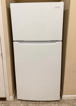 Fridgidaire 66” model FFTR1814WW