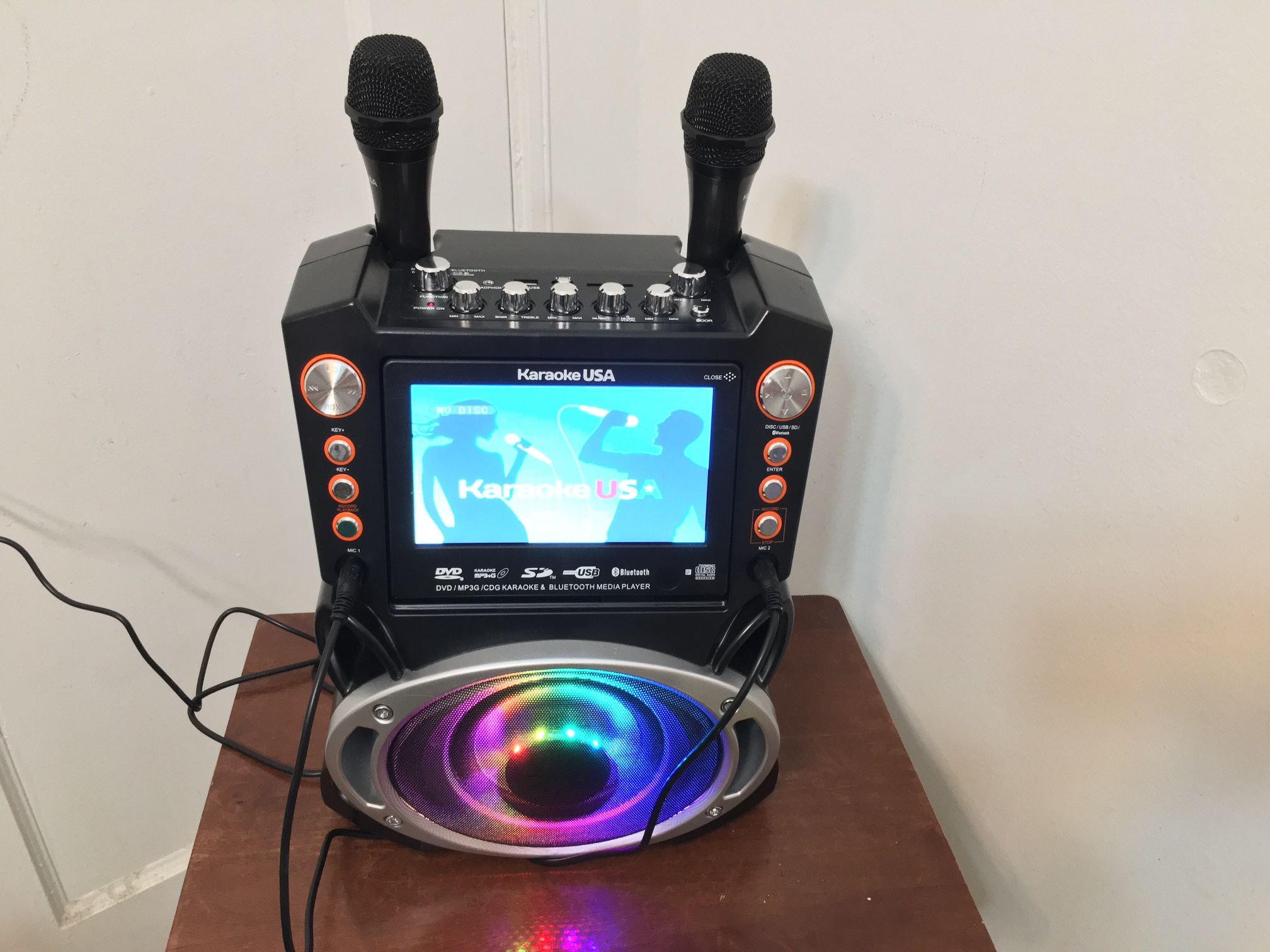 KARAOKE USA GF846 DVD/CD+G/MP3+G Bluetooth(R) Karaoke System with 7" TFT Color Screen & LED Sync Light. Two 🎤
