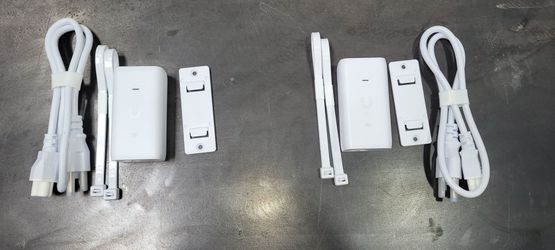 2 Unifi PoE 48V injectors