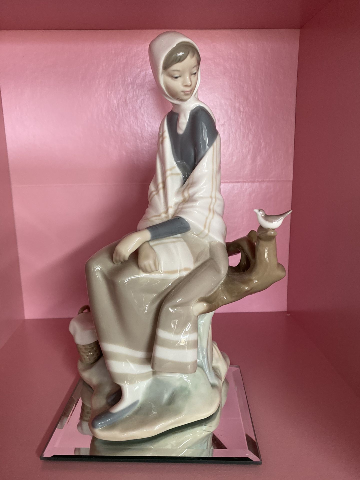 Lladro Figurine 4576 NEW SHEPHERDESS Girl Sitting Branch With Bird.