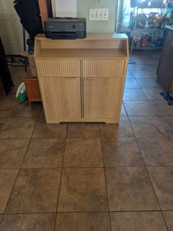 Trash can cabinet