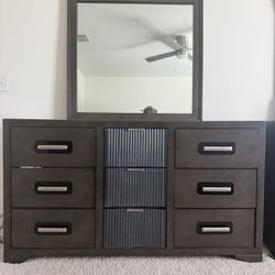 Bedroom Set ( Queen )